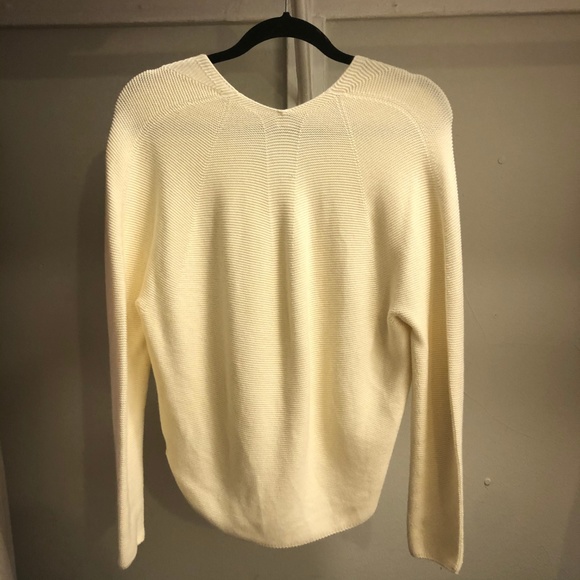 UNIQLO XS Cream V-Neck Knit Sweater without seams. - Picture 2 of 4